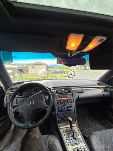 Mercedes E 240 1998, 500,000 km - 2.4 l - Zaqatala