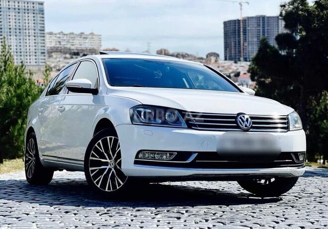 Volkswagen Passat 2013, 241,323 km - 1.8 л - Bakı