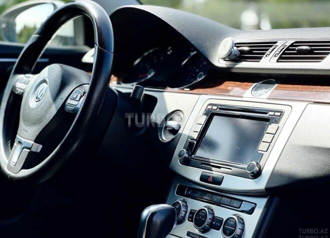 Volkswagen Passat 2013, 241,323 km - 1.8 л - Bakı