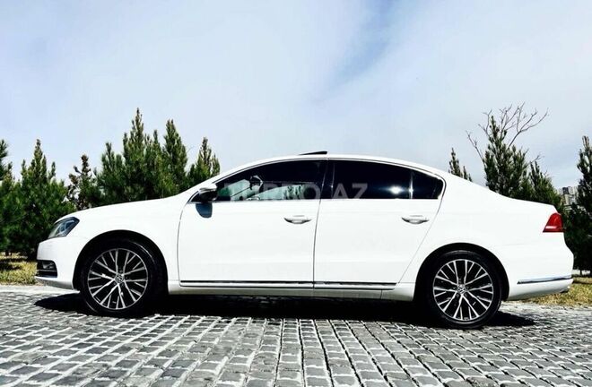 Volkswagen Passat 2013, 241,323 km - 1.8 л - Bakı