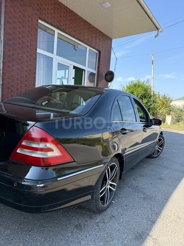 Mercedes C 180 2000, 410,000 km - 2.0 л - Quba