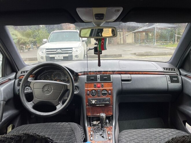 Mercedes E 240 1997, 330,000 km - 2.4 l - Bakı