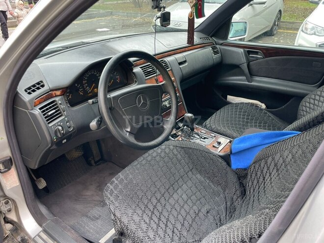 Mercedes E 240 1997, 330,000 km - 2.4 l - Bakı