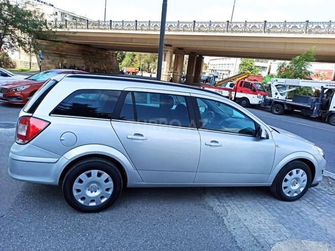 Opel Astra 2010, 135,000 km - 1.6 l - Bakı