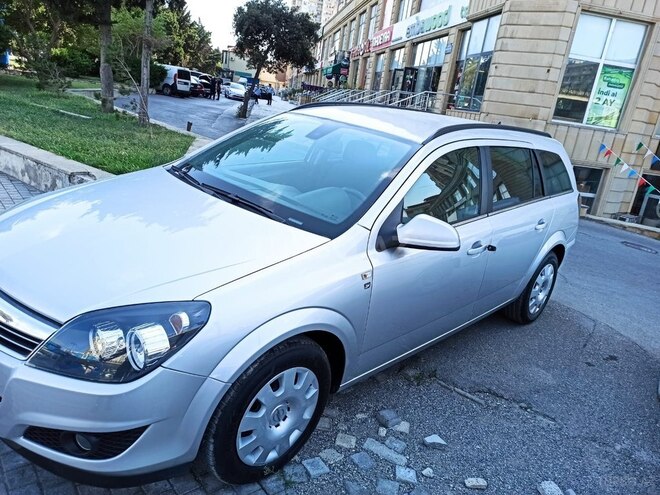 Opel Astra 2010, 135,000 km - 1.6 l - Bakı