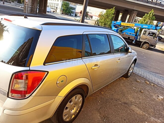Opel Astra 2010, 135,000 km - 1.6 l - Bakı