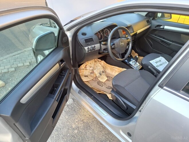Opel Astra 2010, 135,000 km - 1.6 l - Bakı