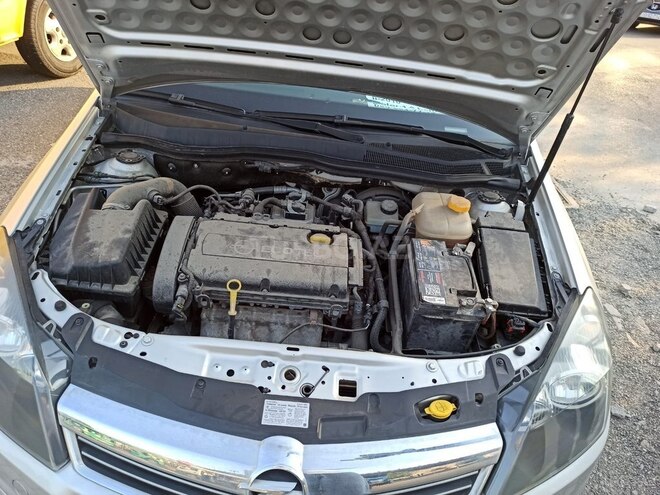 Opel Astra 2010, 135,000 km - 1.6 l - Bakı