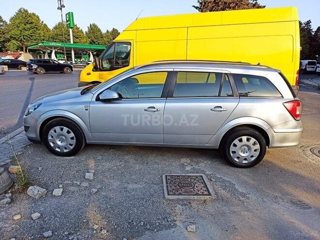 Opel Astra 2010, 135,000 km - 1.6 l - Bakı