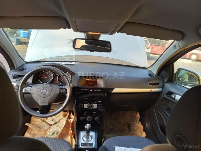 Opel Astra 2010, 135,000 km - 1.6 l - Bakı