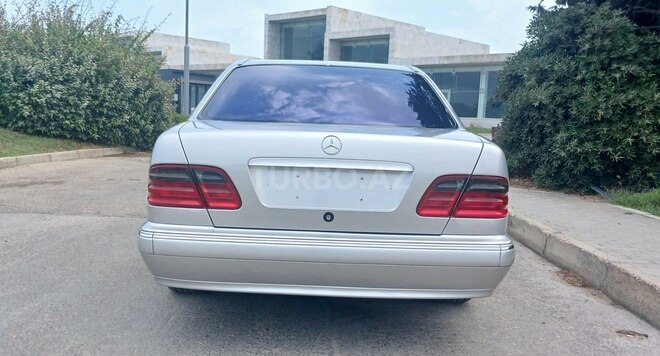 Mercedes E 220 1999, 357,000 km - 2.2 л - Bakı