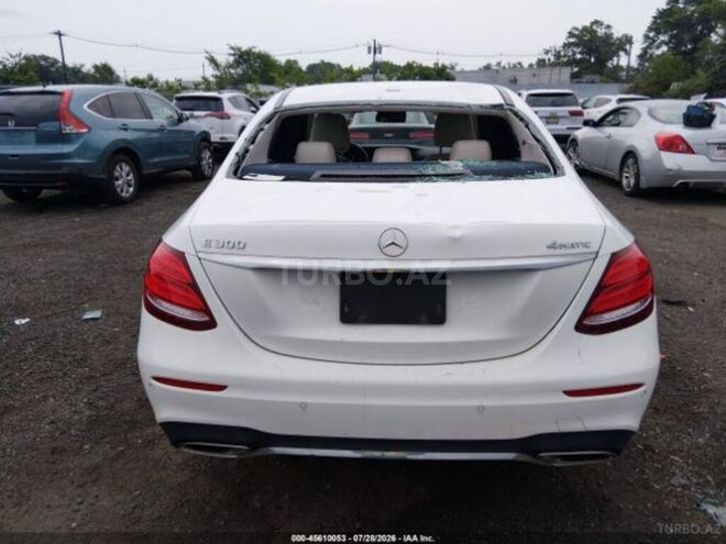 Mercedes E 300 4MATIC 2018, 186,555 km - 2.0 л - Bakı