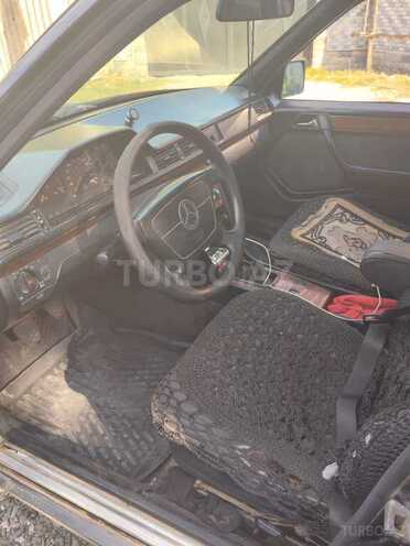 Mercedes 220 E 1993, 458,000 km - 2.2 l - İsmayıllı