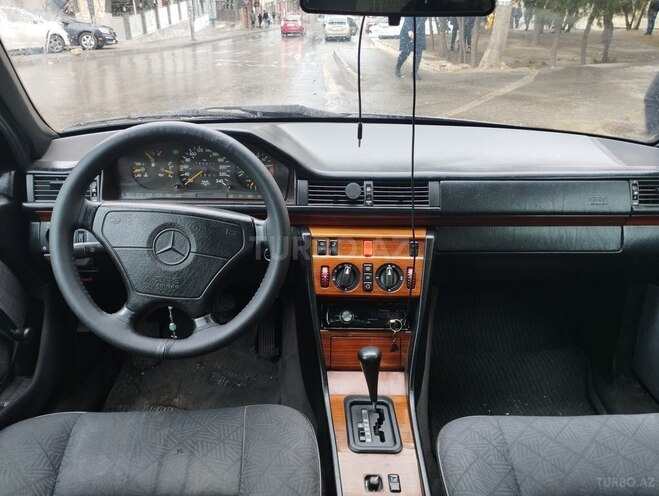Mercedes 200 E 1990, 250,000 km - 2.0 l - Bakı