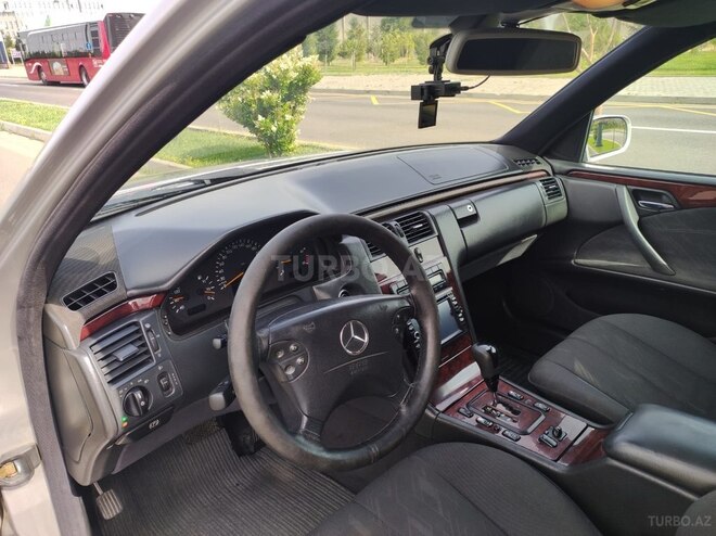 Mercedes E 220 2001, 650,000 km - 2.2 l - Bakı