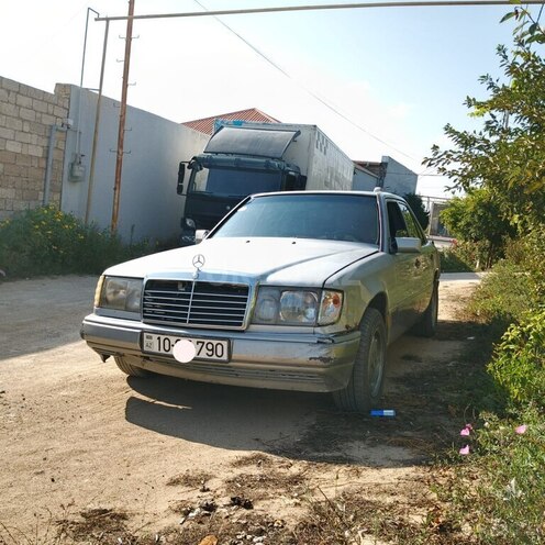 Mercedes E 250 1993, 300,000 km - 2.5 l - Bakı