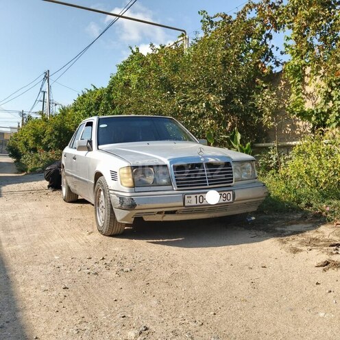 Mercedes E 250 1993, 300,000 km - 2.5 l - Bakı