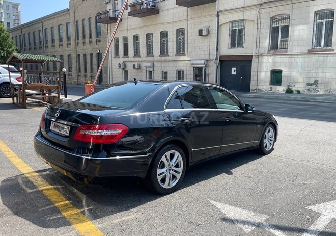 Mercedes E 220 2009, 294,000 km - 2.1 l - Bakı