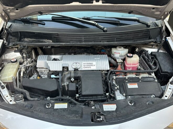 Toyota Prius V 2019, 140,000 km - 1.8 л - Sumqayıt