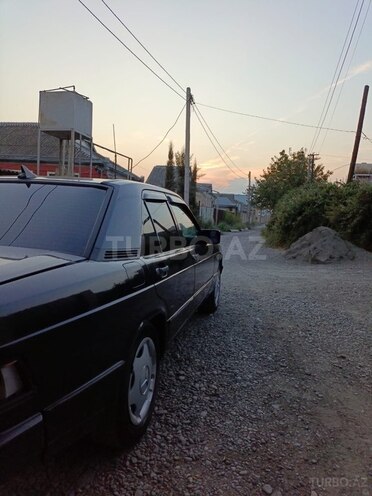 Mercedes 190 1988, 390,000 km - 2.0 l - Bərdə