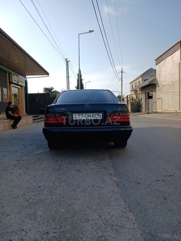 Mercedes E 240 1998, 350,000 km - 2.4 l - Şirvan