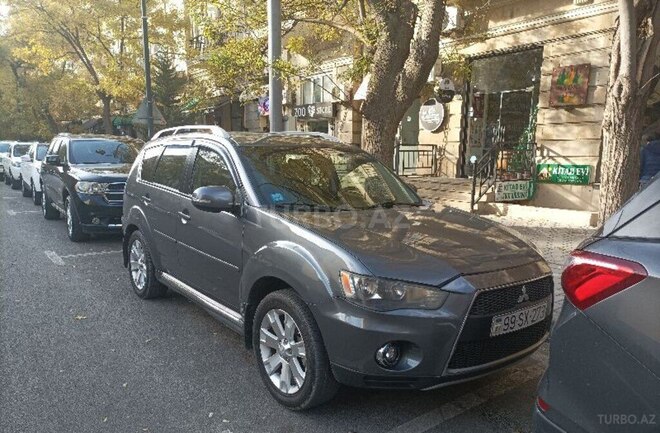 Mitsubishi Outlander 2011, 327,888 km - 2.4 л - Bakı