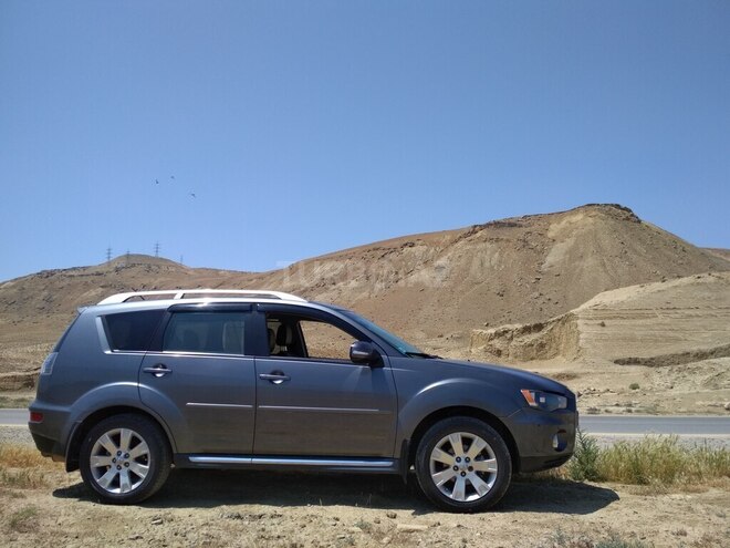 Mitsubishi Outlander 2011, 327,888 km - 2.4 л - Bakı