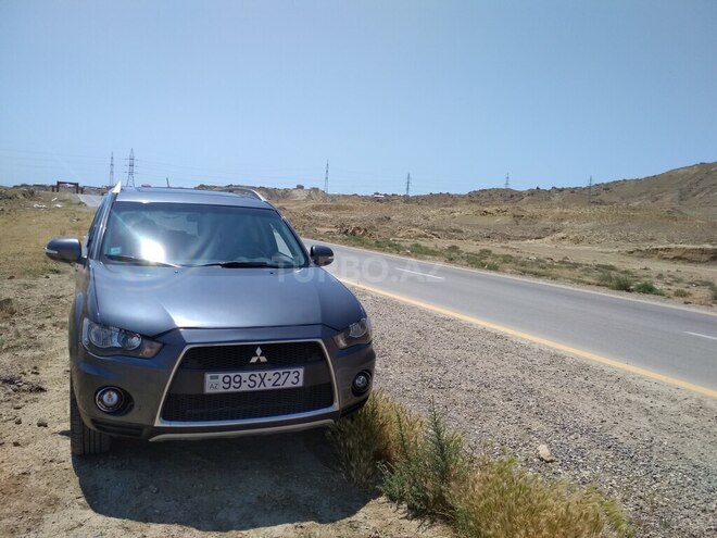 Mitsubishi Outlander 2011, 327,888 km - 2.4 л - Bakı