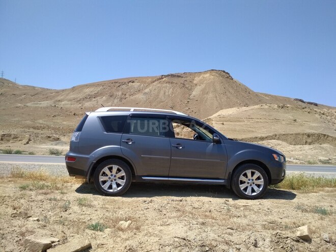 Mitsubishi Outlander 2011, 327,888 km - 2.4 л - Bakı