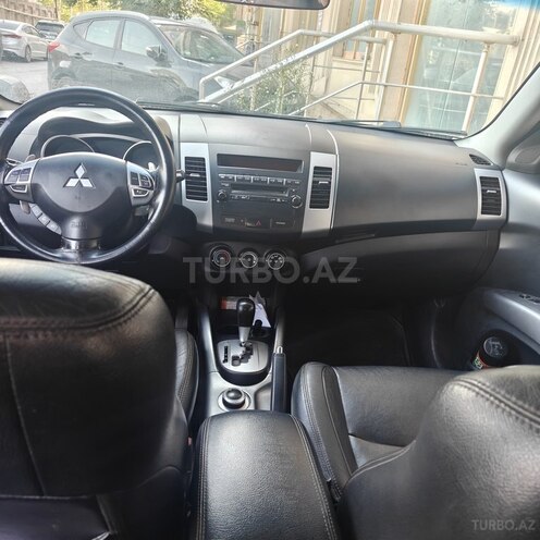 Mitsubishi Outlander 2011, 327,888 km - 2.4 л - Bakı