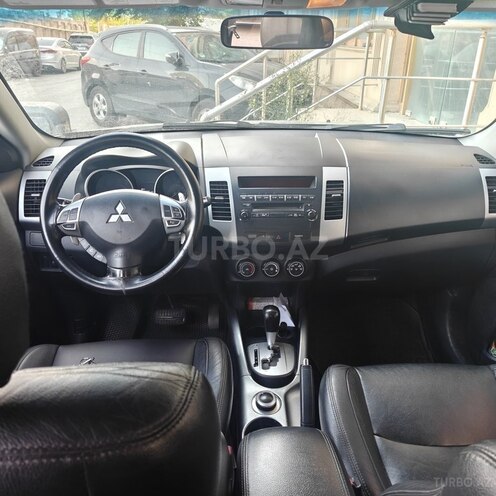 Mitsubishi Outlander 2011, 327,888 km - 2.4 л - Bakı