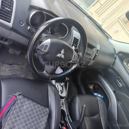 Mitsubishi Outlander 2011, 327,888 km - 2.4 л - Bakı