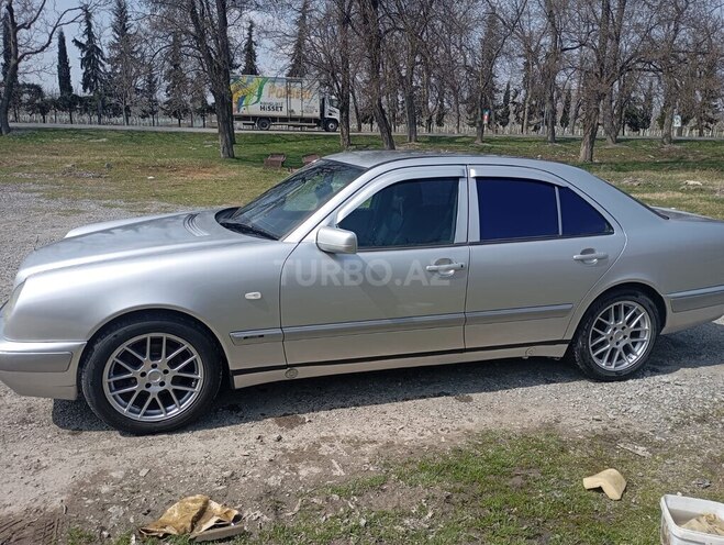 Mercedes E 200 1995, 326,000 km - 2.0 л - Astara