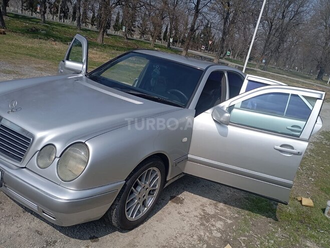 Mercedes E 200 1995, 326,000 km - 2.0 л - Astara