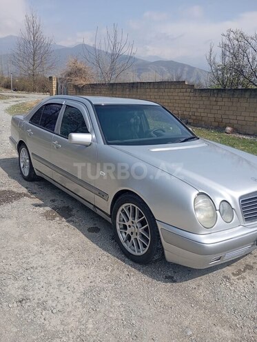 Mercedes E 200 1995, 326,000 km - 2.0 л - Astara