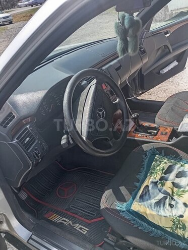 Mercedes E 200 1995, 326,000 km - 2.0 л - Astara