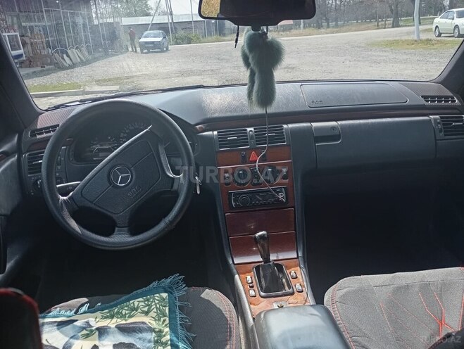 Mercedes E 200 1995, 326,000 km - 2.0 л - Astara