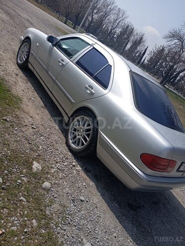 Mercedes E 200 1995, 326,000 km - 2.0 л - Astara