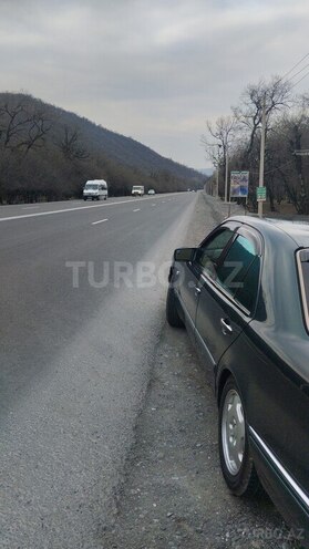 Mercedes E 240 1998, 280,000 km - 2.4 л - Şəki