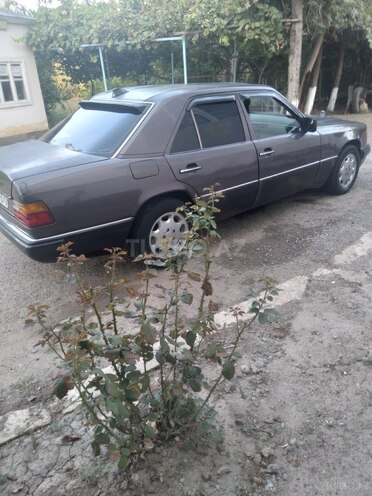 Mercedes  1993, 904,625 km - 2.0 l - İmişli