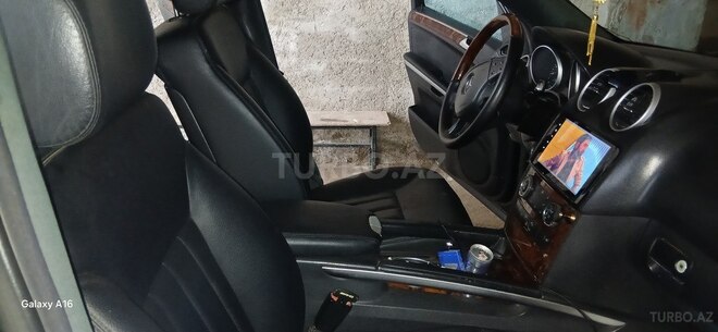 Mercedes  2005, 318,000 km - 5.0 л - Tovuz