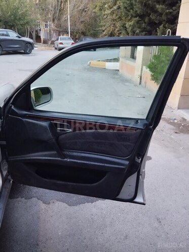 Mercedes E 220 1997, 375,000 km - 2.2 l - Sumqayıt