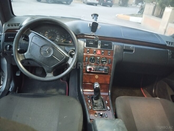 Mercedes E 220 1997, 375,000 km - 2.2 l - Sumqayıt