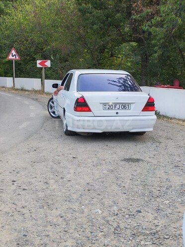Mercedes C 220 1999, 437,500 km - 2.2 л - Yevlax