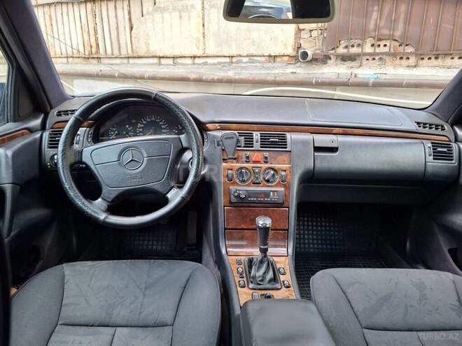 Mercedes E 200 1998, 346,600 km - 2.0 l - Bakı