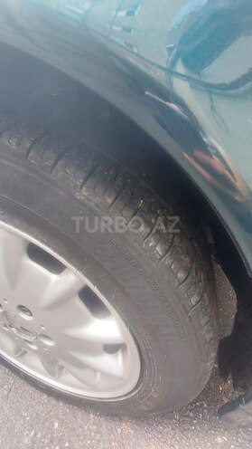 Mercedes E 220 2001, 215,000 km - 2.2 l - Bakı