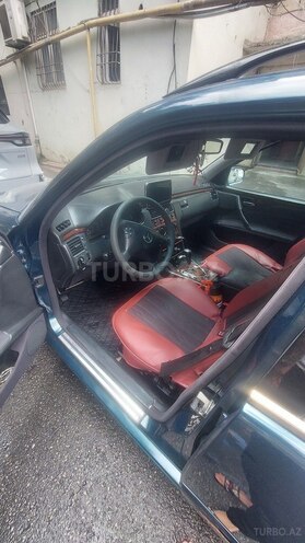 Mercedes E 220 2001, 215,000 km - 2.2 l - Bakı
