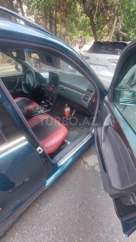 Mercedes E 220 2001, 215,000 km - 2.2 l - Bakı