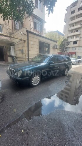 Mercedes E 220 2001, 215,000 km - 2.2 l - Bakı