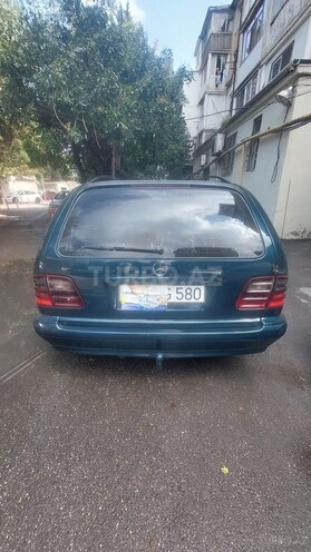 Mercedes E 220 2001, 215,000 km - 2.2 l - Bakı